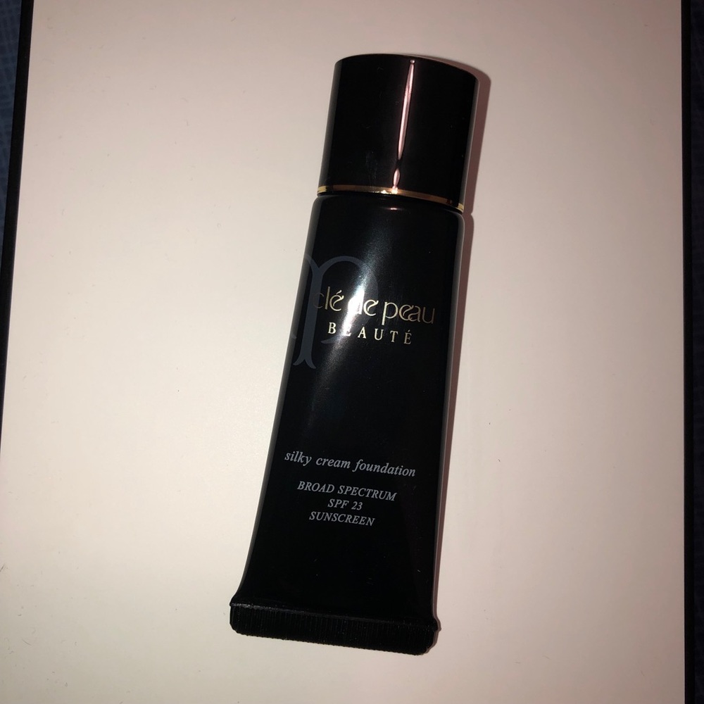 Cle De Peau Beaute Silky Cream Foundation (O20)